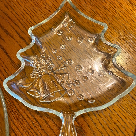 Clear Glass Christmas Plates - Picture 4 of 7